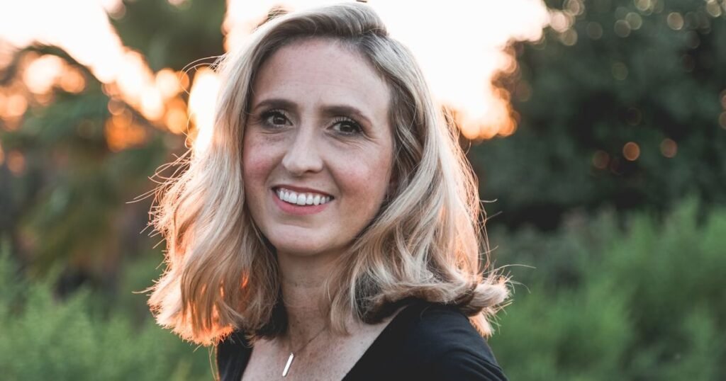 Codépendance et addiction — mains tendues illustrant le lien entre les deux